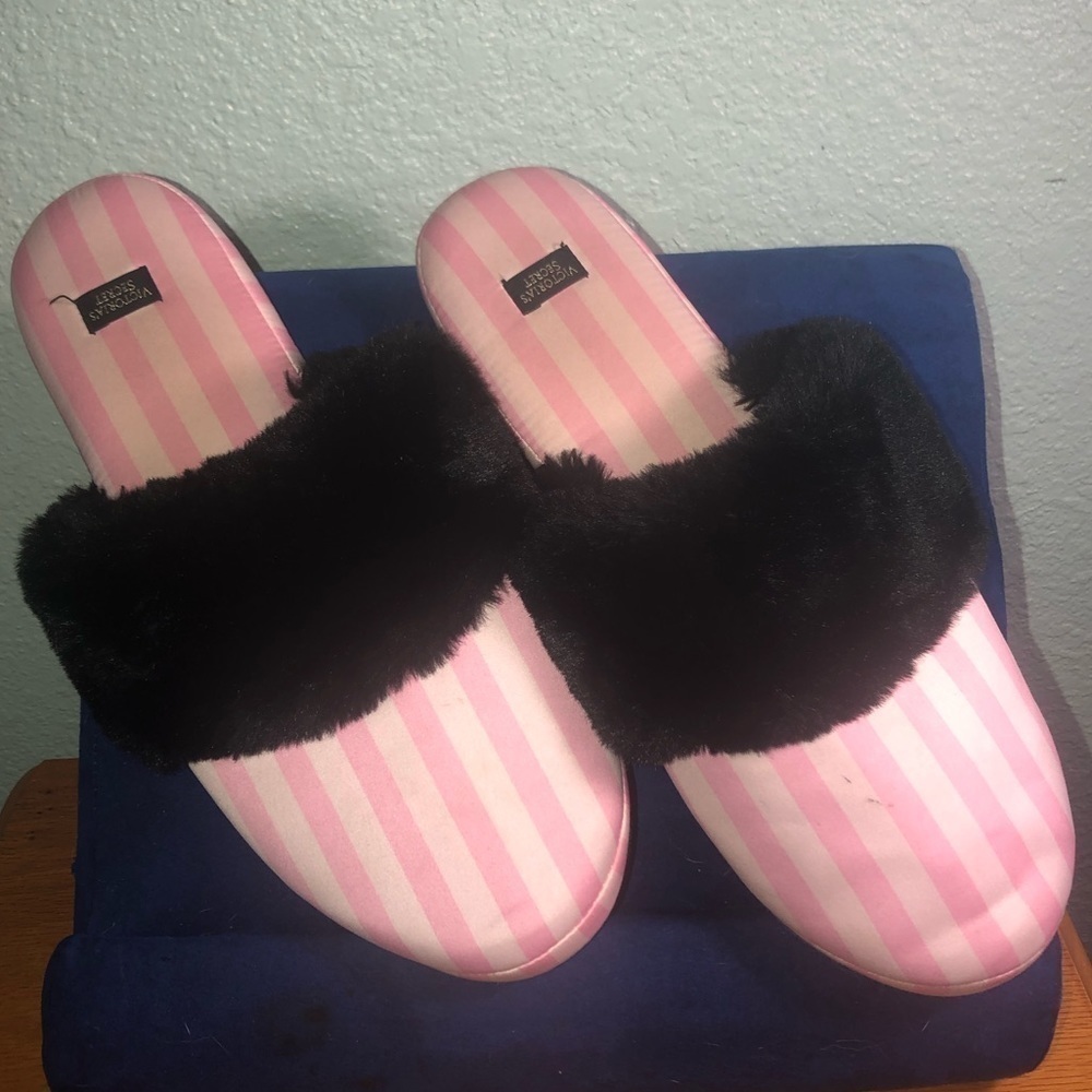 VICTORIA’S Secret boudoir slippers